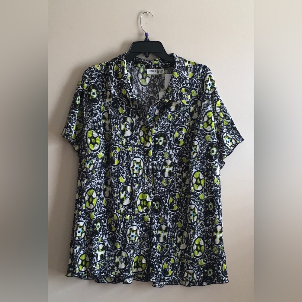 Black and Green Patterned Button Down Shirt